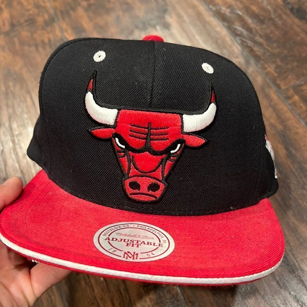 MITCHELL &‎ NESS -
CHICAGO
BULLS big patch 
SNAPBACK - RED/BLACK GUC